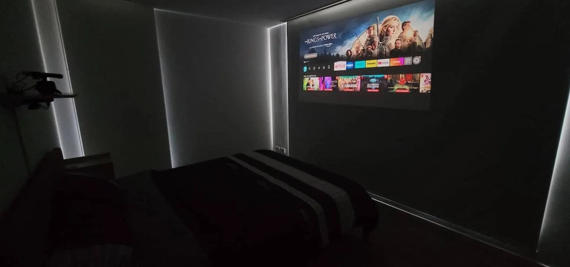 Stylish Suite W Rooftop Jacuzzi Quito Apartment