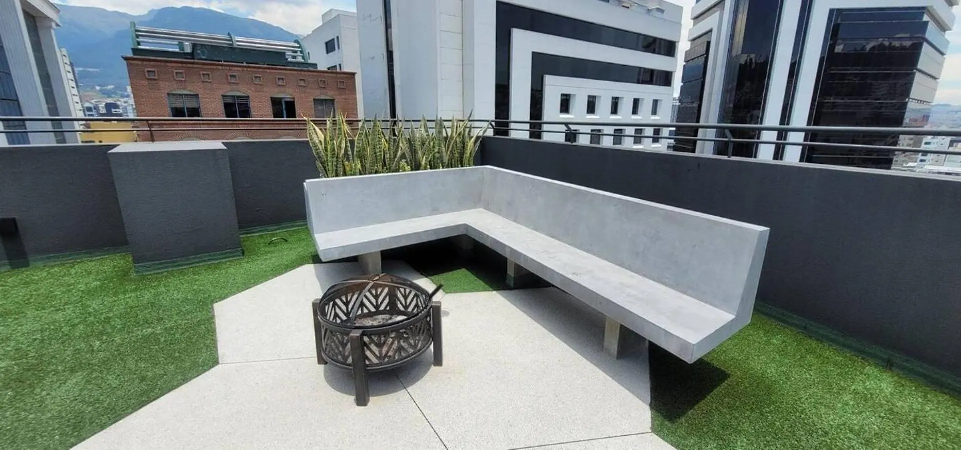 Stylish Suite W Rooftop Jacuzzi Quito